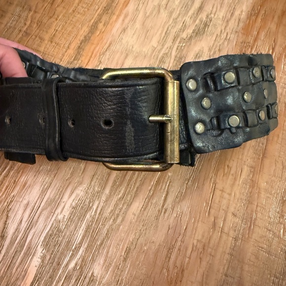 Black Leather Belt with Brass Buckle &  Rivets all around - Picture 3 of 10